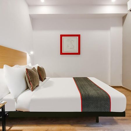 Super Townhouse The Cinco Hotel Near Esi Hospital Hyderabad Eksteriør bilde