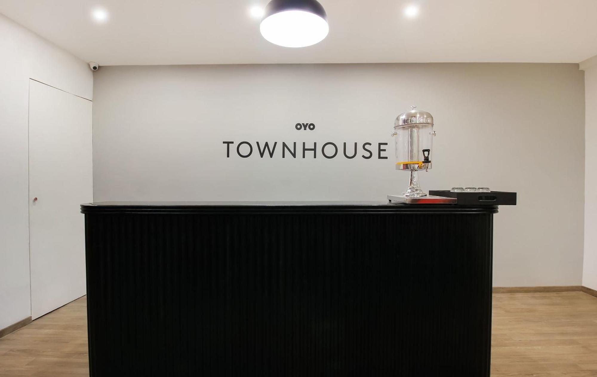 Super Townhouse The Cinco Hotel Near Esi Hospital Hyderabad Eksteriør bilde