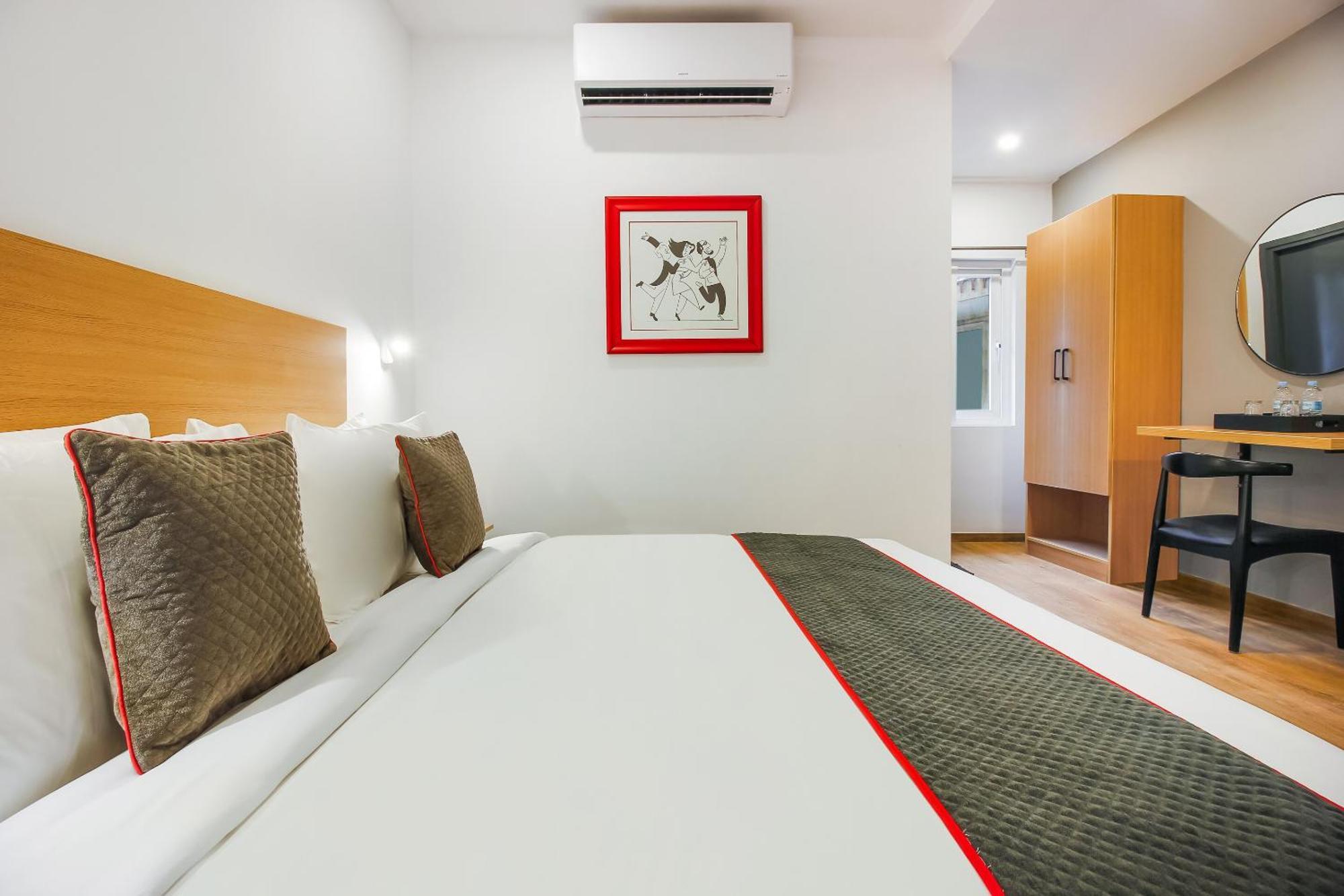 Super Townhouse The Cinco Hotel Near Esi Hospital Hyderabad Eksteriør bilde