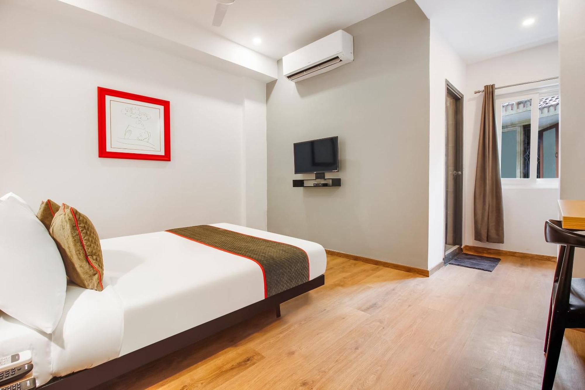 Super Townhouse The Cinco Hotel Near Esi Hospital Hyderabad Eksteriør bilde