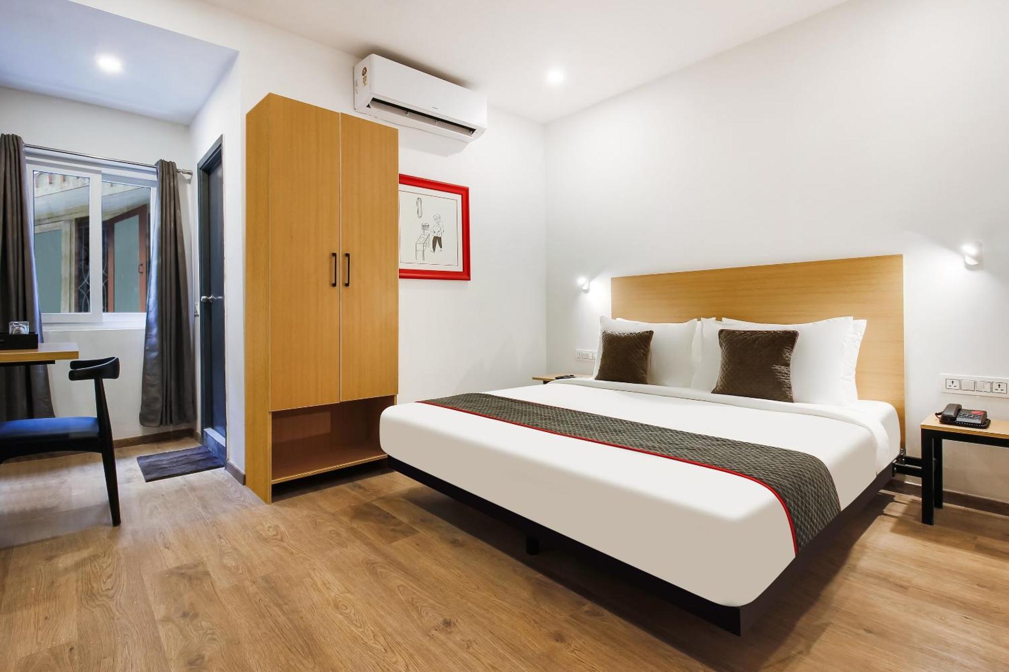 Super Townhouse The Cinco Hotel Near Esi Hospital Hyderabad Eksteriør bilde
